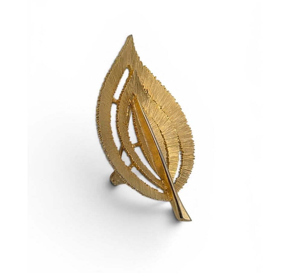 JJ Textured Gold Tone Openwork Leaf Brooch Large Signed Vintage Pin